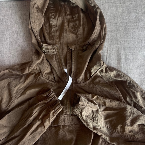 Lululemon Windbreaker - Picture 1 of 3
